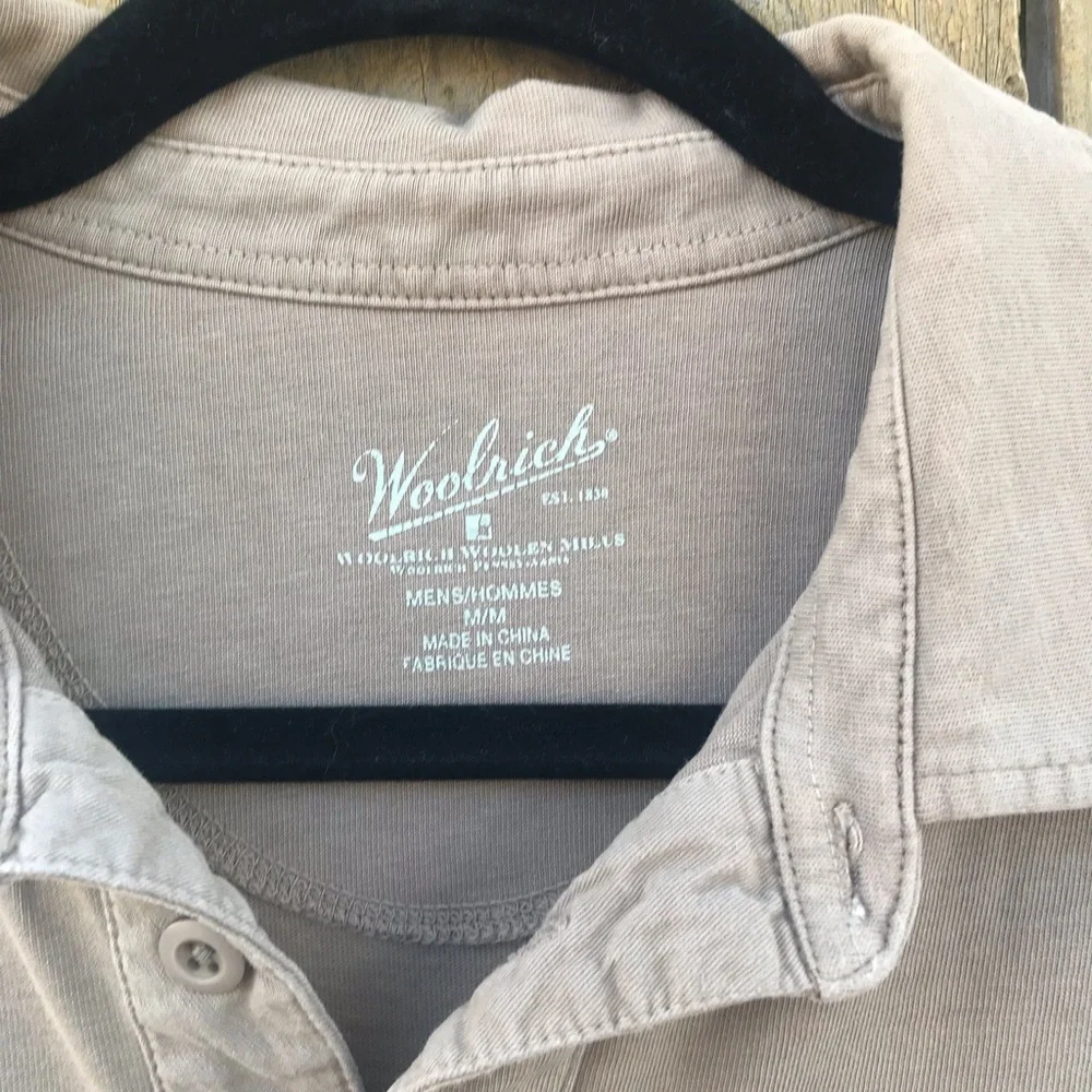 Mens medium Woolrich beige polo - Picture 2 of 5